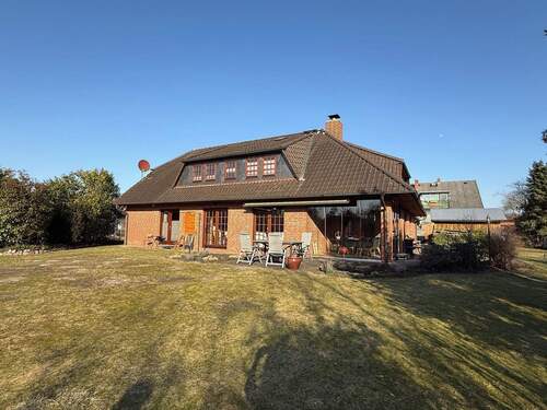 Hausansicht - 7 Zimmer Einfamilienhaus zum Kaufen in Winsen (Luhe)