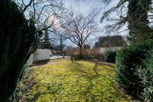 Garten Vorderseite - 4 Zimmer Doppelhaushälfte in München