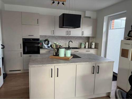 Küche m. EBK + Thresen - 