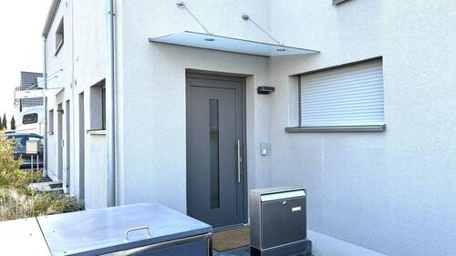 Hauseingang - 5 Zimmer Doppelhaushälfte in Einhausen