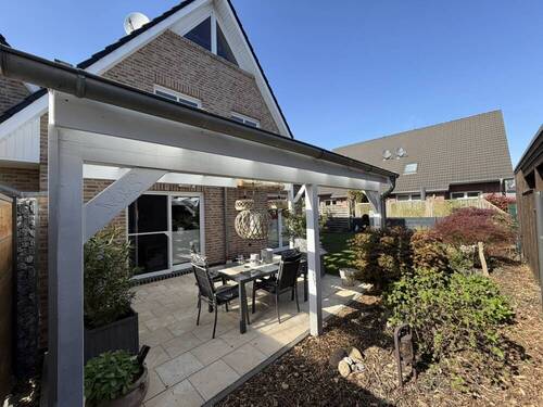 die überdachte Terrasse lädt zum Verweilen ein (1) - 