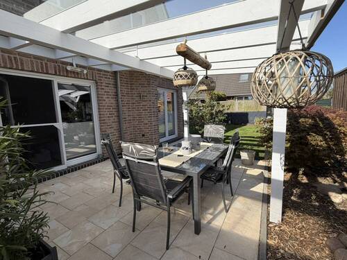 die überdachte Terrasse lädt zum Verweilen ein (3) - 