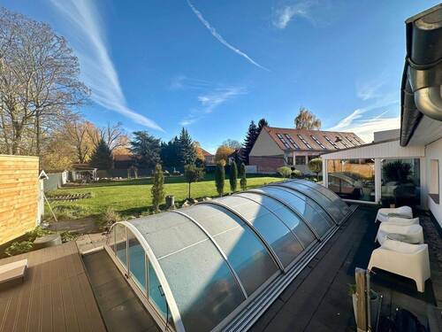 Außenpool - 6 Zimmer Einfamilienhaus zum Kaufen in Leipzig