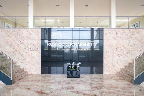 Foyer/Hauseingang - 3 Zimmer Etagenwohnung zum Kaufen in Rostock