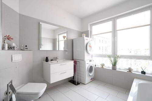 Bad (Waschmaschine auch im eigenen Keller mgl.) - 