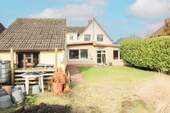 Hinten - 5 Zimmer Einfamilienhaus in Bremen