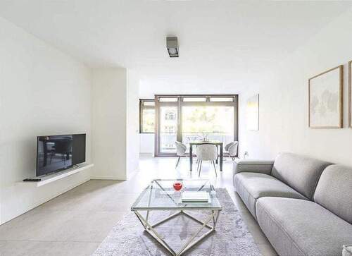 Wohmzimmer - 2 Zimmer Etagenwohnung zum Kaufen in Berlin
