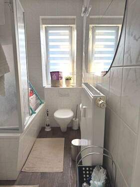 Tageslichtbad mit Wanne - 
