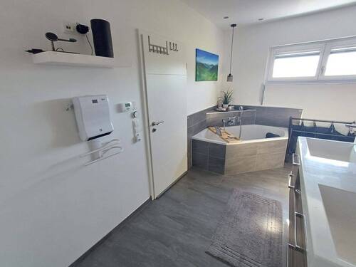 Großzügiges Badezimmer OG - 