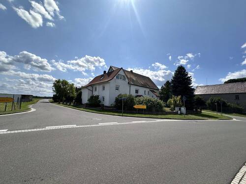 01_Titel.JPG - Charmantes Einfamilienhaus mit Einliegerwohnung, großem Grundstück und Nebengebäuden