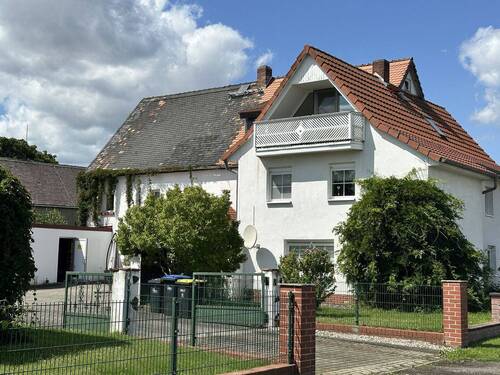 Ansicht von der Straße in den Hof - 1 Zimmer Einfamilienhaus in Otterwisch