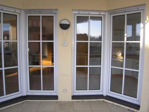 Balkon vom Wohnzimmer und Küche begehbar - 3 Zimmer Etagenwohnung in Lauf