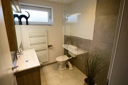 Hauptwohnung Badezimmer - 