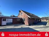Hausansicht - Mehrfamilienhaus bei Dagebüll - 3 Wohneinheiten unter einem Dach vereint mit großer Doppelgarage.