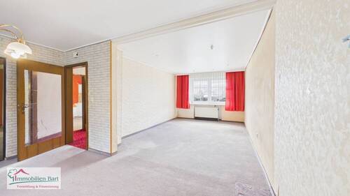 Wohnzimmer mit Zugang zu Esszimmer und Wintergarte - 6 Zimmer Doppelhaushälfte in Mettlach / Orscholz