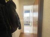 ...davon getrennt, das Gäste WC, natürlich mit Fenster! - 