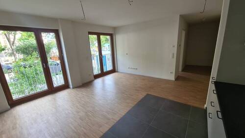 Heller Wohnbereich mit Balkonzugang - 3 Zimmer Etagenwohnung zur Miete in Frankfurt am Main / Gutleutviertel