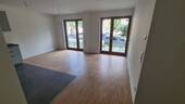 Großzügiges Wohnzimmer - Etagenwohnung mit 80,00 m&sup2; in Frankfurt am Main / Gutleutviertel zur Miete