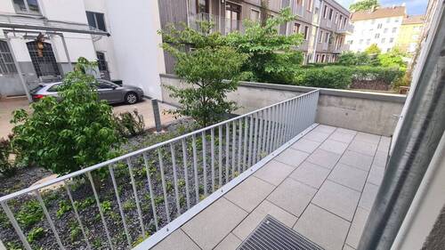 Terrasse mit Gartenanteil - 