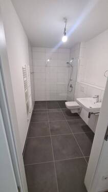 Badezimmer mit Dusche - 