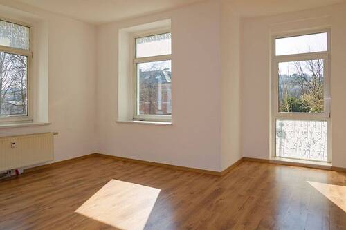 Wohnzimmer - Frisch renovierte 4-Zimmerwohnung mit Terrasse