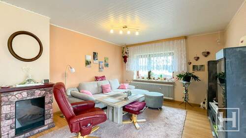 Helles Wohnzimmer mit harmonischem Wohngefühl im Erdgeschoss - 6 Zimmer Einfamilienhaus zum Kaufen in Wahlstedt