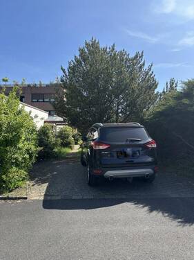 Stellplatz vor dem Gebäude - 