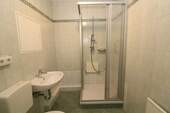 Bad mit Dusche - 