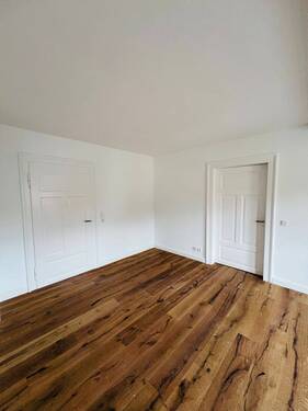 Wohnzimmer - 4 Zimmer Etagenwohnung zum Kaufen in Neustadt an der Aisch