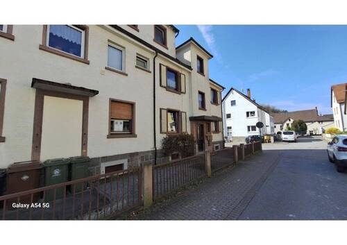 Frontansicht des Hauses - Etagenwohnung mit 82,00 m&sup2; in Weinheim zur Miete