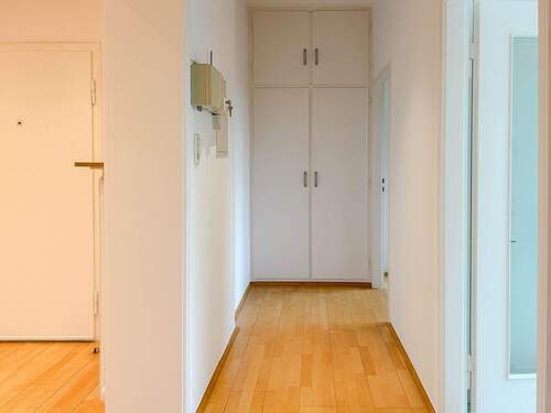 Flur - Etagenwohnung mit 121,90 m² in Düsseldorf zur Miete