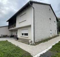 Günterod: Wohnhaus mit zwei Wohneinheiten und großem Grundstück - Bad Endbach / Günterod