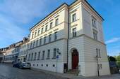 Frontansicht mit Eingangstür - 