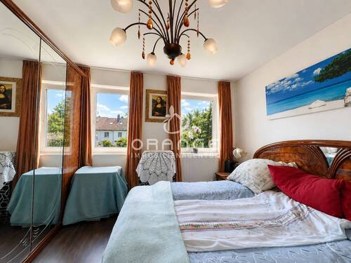 Schlafzimmer - 3 Zimmer Etagenwohnung zum Kaufen in Regensburg