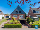 Wohnhaus mit Carport - 