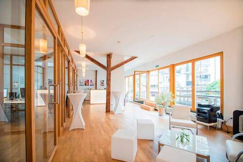 Aufenthaltsbereich im OG - Hochwertig ausgestattete, abschließbare co-working spaces - All-in-Miete