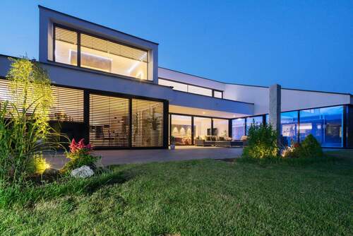 Außenaufnahme - Super modernes Einfamilienhaus gepaart mit modernster Technik