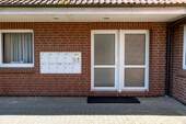 Eingangstür - Etagenwohnung mit 80,00 m² in Delmenhorst zum Kaufen