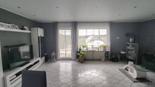 Wohnzimmer EG - 8 Zimmer Einfamilienhaus in Brandscheid