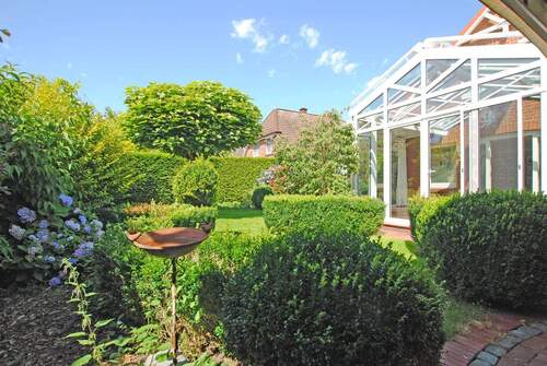 Garten Perspektive - 4 Zimmer Einfamilienhaus zum Kaufen in Henstedt-Ulzburg