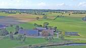 Drohnenaufnahme - Resthof im Außenbereich von Hamminkeln-Brünen - Wohnen und Arbeiten an der Issel