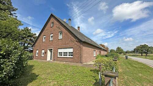 Außenaufnahme - Mehrfamilienhaus, Wohnhaus mit 235,00 m² in Hamminkeln zum Kaufen