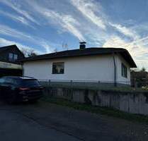 Einfamilienhaus (Walmdachbungalow) in naturverbundener Wohnlage von Königswinter-Frohnhardt