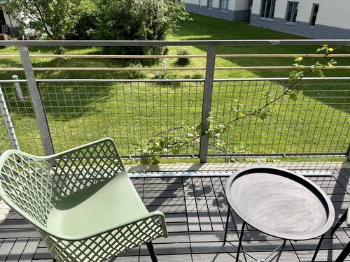 sonniger Balkon - Sommer auf dem Balkon, Ihre möblierte Wohnung nahe dem Airport