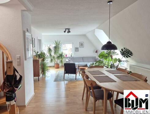 Wohnzimmer - 4 Zimmer Etagenwohnung in Nürnberg