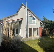 Architektenhaus mit separater Einheit, Garage, Carport und viel Licht in Sehnde-Höver