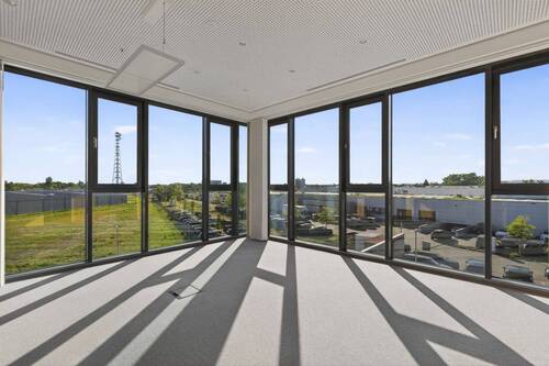 Büro mit Aussicht - High-Tech-Büro im 2. OG: Höchster Komfort mit Heiz-Kühldecken
