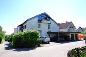 Gebäudeansicht mit Garage - 