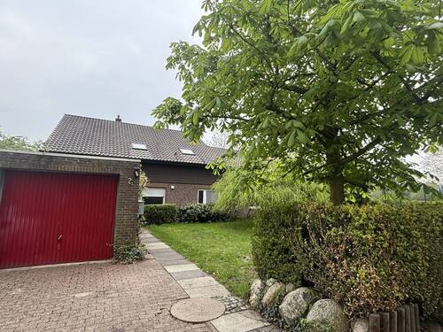 Eingang mit Garage - 
