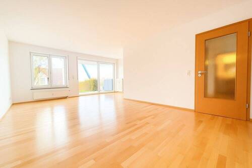 Wohnzimmer - 2 Zimmer Etagenwohnung in Friedrichshafen